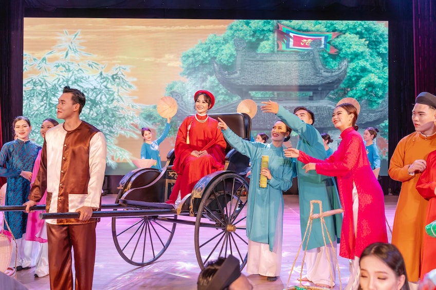 Vietnam: Ao Dai Show