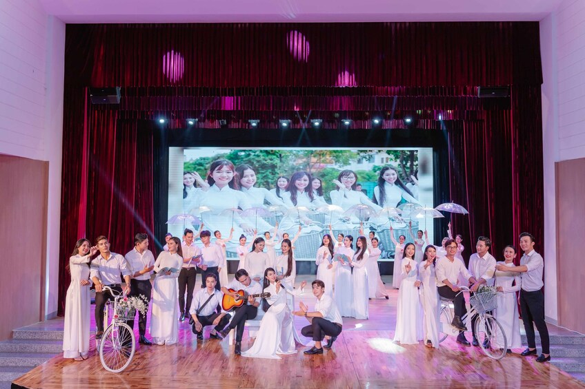 Vietnam: Ao Dai Show