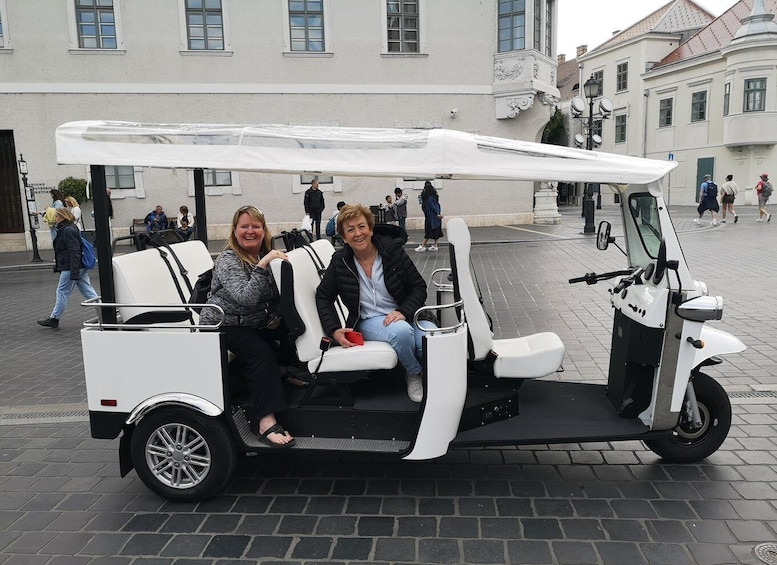 Budapest: Sightseeing Tour by Electric Tuktuk