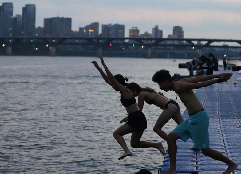 Picture 3 for Activity Seoul: Stand Up Paddle Board (SUP) & Kayak in Han River