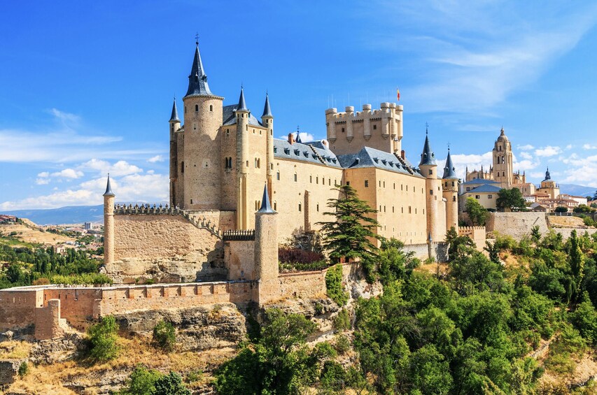 Segovia Guided Visit, Alcazar & Hiking with High Speed train from Madrid