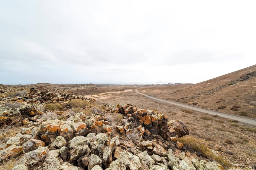Fuerteventura 4x4 Tour and Lobos Island Catamaran Trip with Lunch 