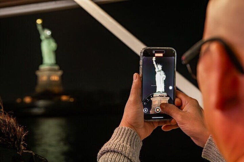 New York City Dinner Cruise with Live Music 