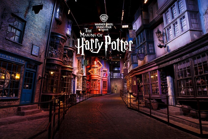 The Making of Harry Potter: Warner Bros. Studio Tour & Escorted Transfer 