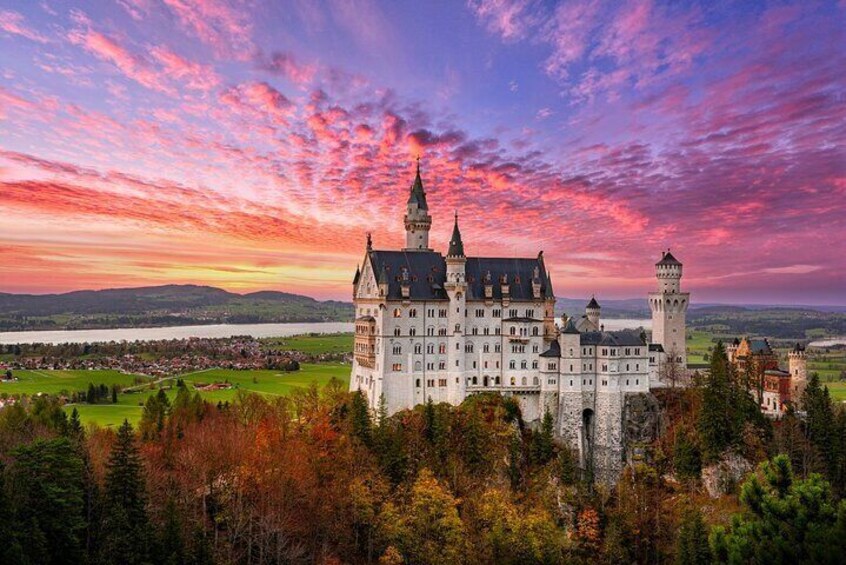 Private day trip: Munich to Neuschwanstein Castle, local driver