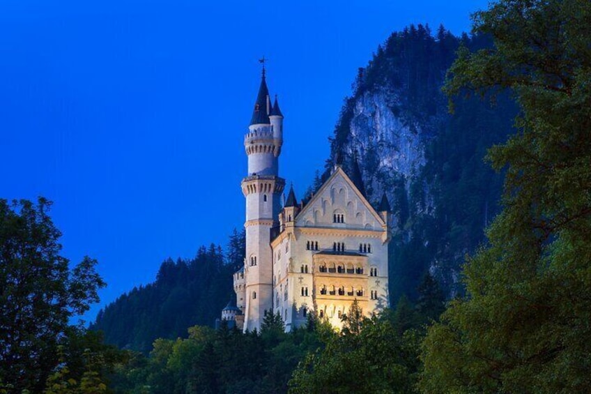 Private day trip: Munich to Neuschwanstein Castle, local driver