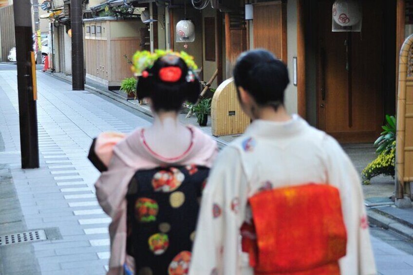 Visit the historic Gion district and catch a glimpse of Kyoto’s elegant geishas, embodying centuries of tradition and culture