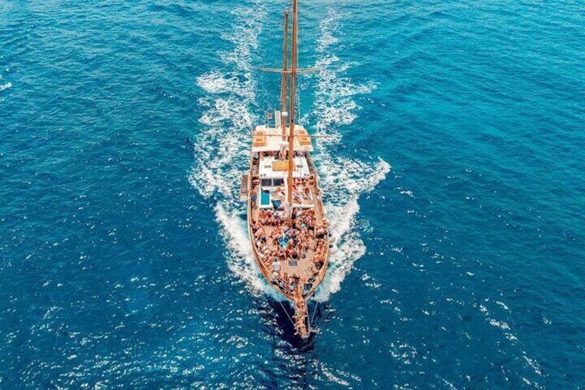 Malta: Comino Cruise and Jeep Tour with lunch and Transport
