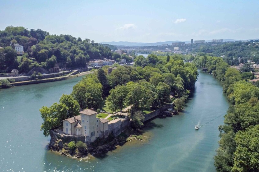 Picture 2 for Activity Lyon: from Confluence to Barbe Island in electric boat