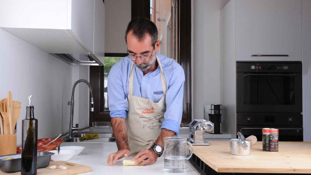 Cagliari: Sardinian Cooking Class with Meal and Drinks