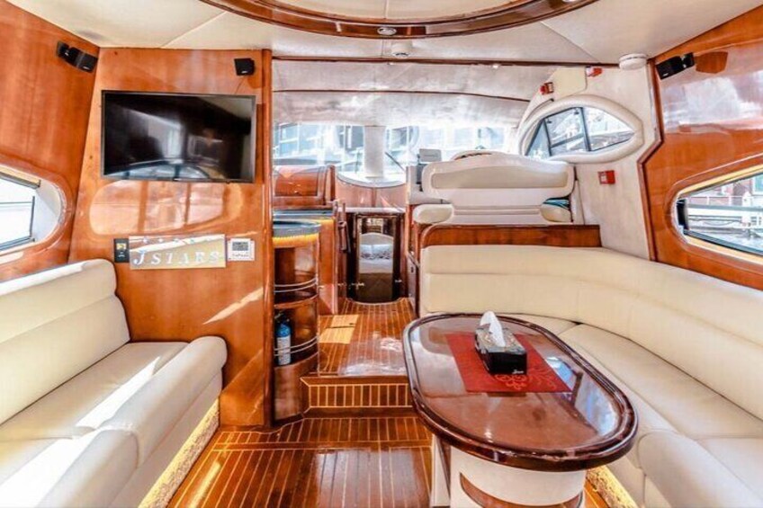 2 Hours Dubai Marina 50ft Private Luxury Yacht Sightseeing Tour
