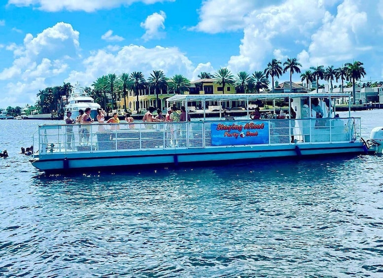 Fort Lauderdale: Scenic Boat Trip w/ Swim Stop & Inflatables
