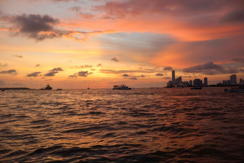 Picture 25 for Activity Sunset Bay Party, Caribbean Restaurant & Getsemaní Tour