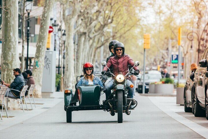 BrightSide Tours cruising Paseo de Gracia