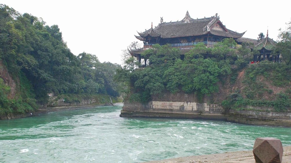 1-Day Mount Qingcheng and Dujiangyan Irrigation System Tour