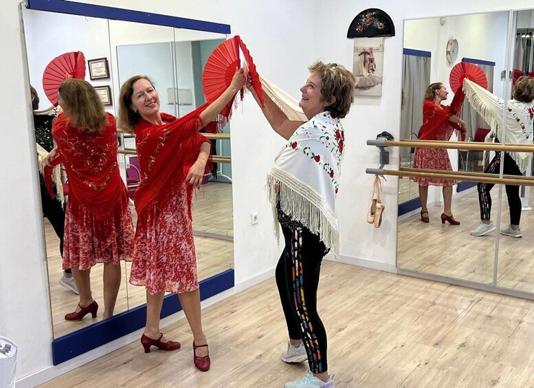 Picture 8 for Activity Málaga: Learn to dance flamenco rumba in 45 minutes