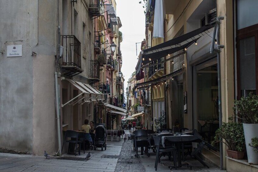 3 Hours Private Guided Tour of the Historical Quarters of Cagliari