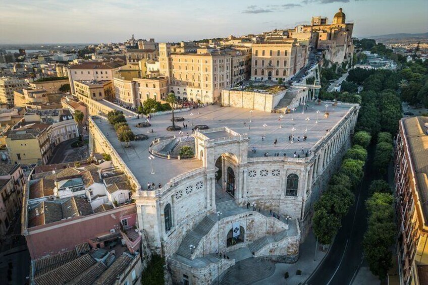3 Hours Private Guided Tour of the Historical Quarters of Cagliari