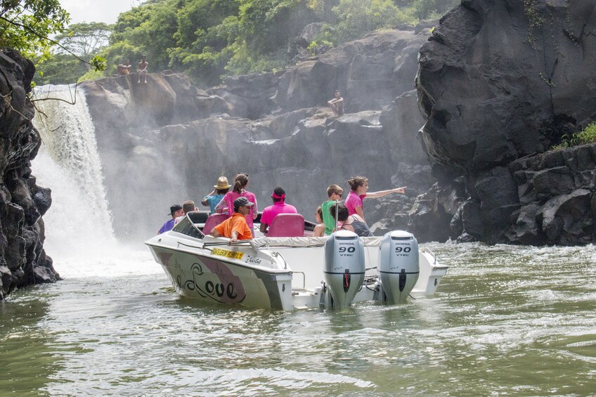 Speedboat Tour to Ile aux Cerfs: Including lunch