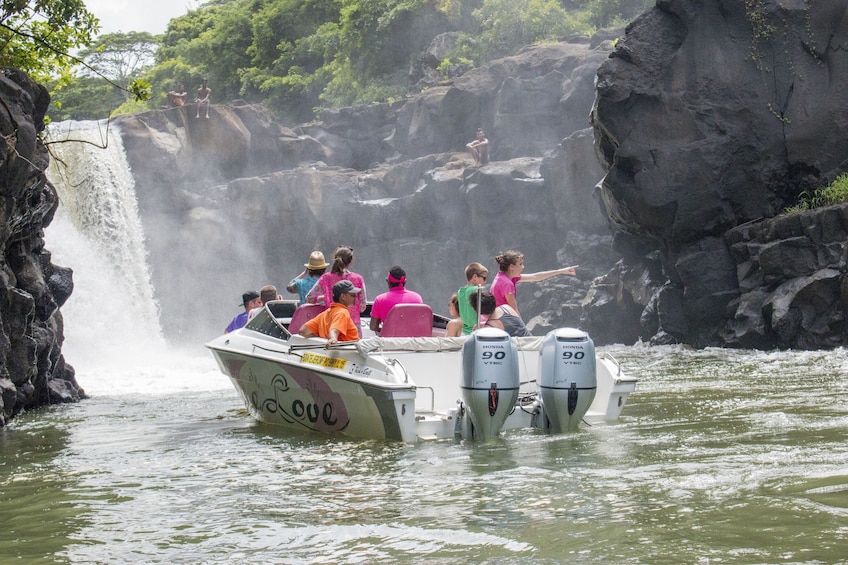 Speedboat Tour to Ile aux Cerfs: Including lunch