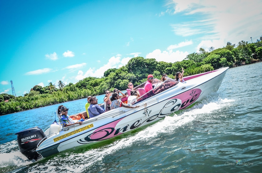 Speedboat Tour to Ile aux Cerfs: Including lunch