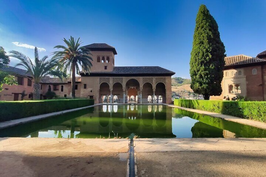 Alhambra & Nasrid Palaces: Skip-the-line Ticket & Private Guide