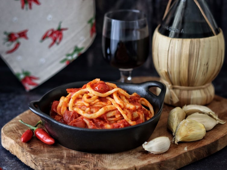 3 Regions in 1 Day from Rome with Tuscany Wine Tasting & Lunch