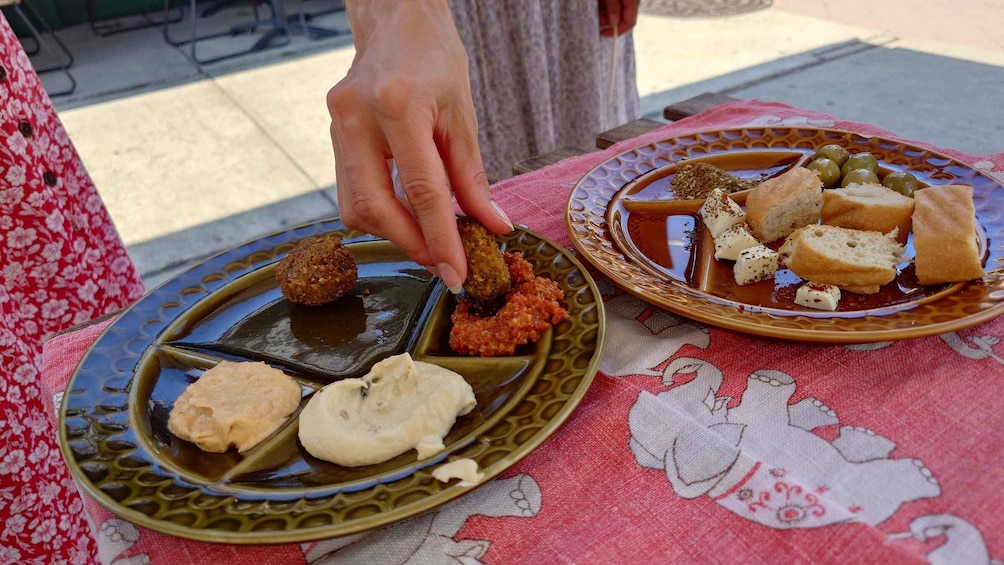 Picture 2 for Activity Vienna: Naschmarkt Food Tasting Tour