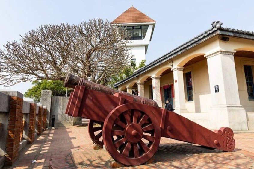 Day Tour to Qigu Salt Mountain, Chikan Tower & Anping Castle