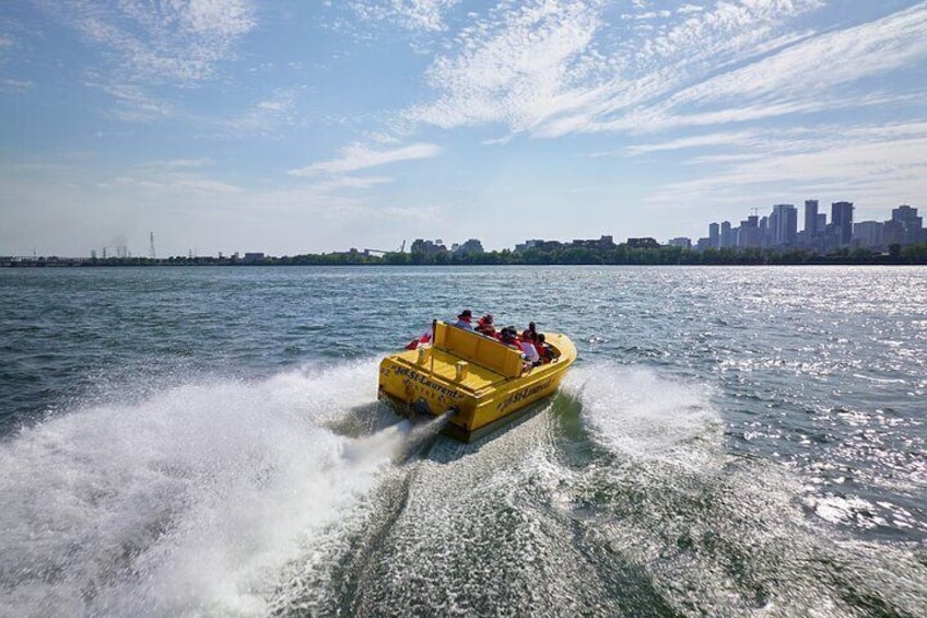 Guided Speed Boating Tour on the St-Lawrence