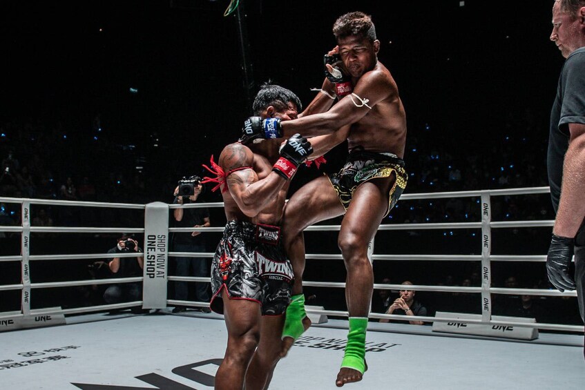 Real Muay Thai Boxing Show At Lumpinee Stadium