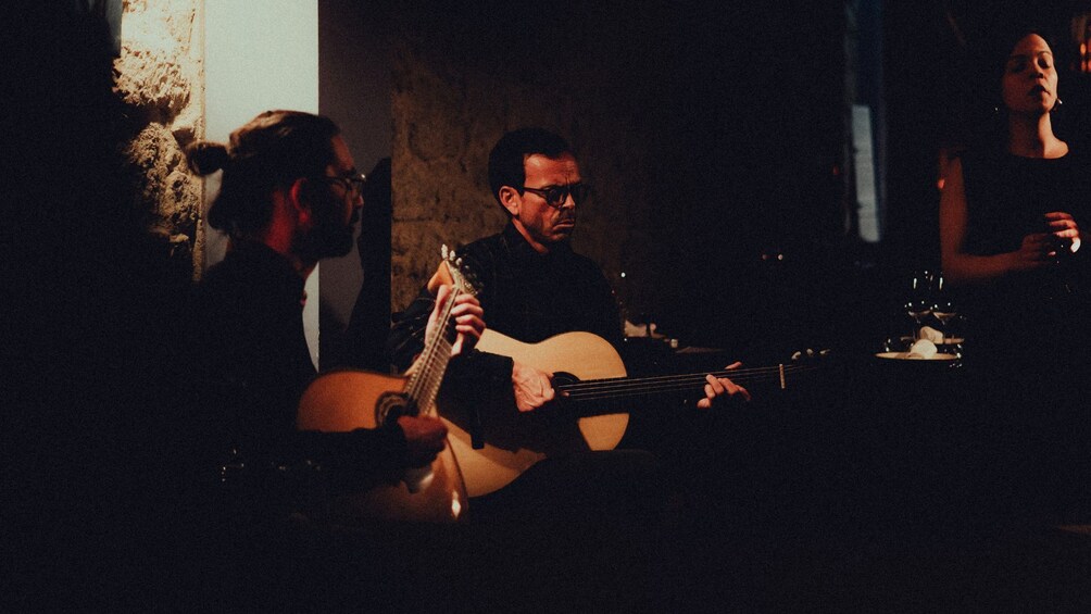 Fado Dinner Show & Night Tour