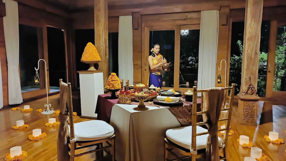 Picture 2 for Activity Ubud: Balinese Royal Dinner with Tropical Forest Views