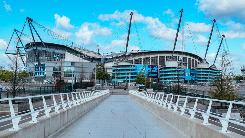Manchester Rail Tour from London with Manchester City FC Stadium Tour