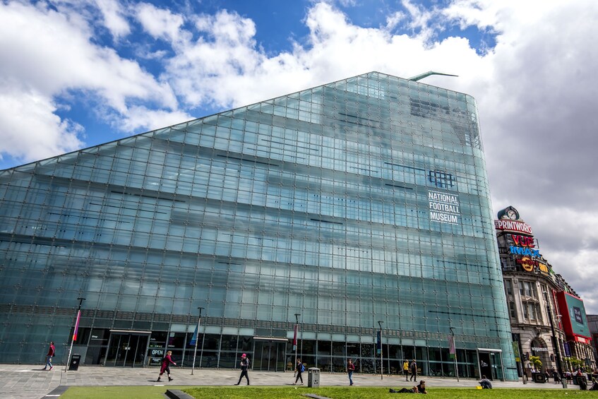 Manchester Rail Tour from London with Manchester City FC Stadium Tour