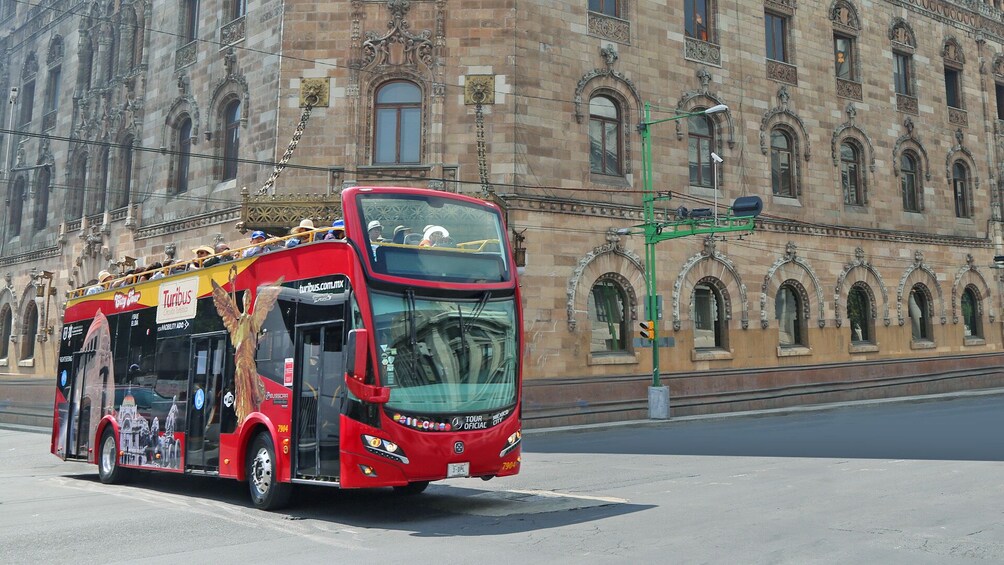 Visit Six Flags and Enjoy a Hop-on Hop-off Panoramic Tour of Mexico City