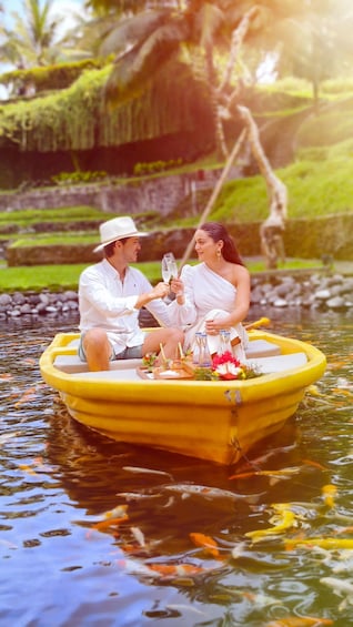 Picture 2 for Activity Ubud: Romantic Photo Moments on a Boat