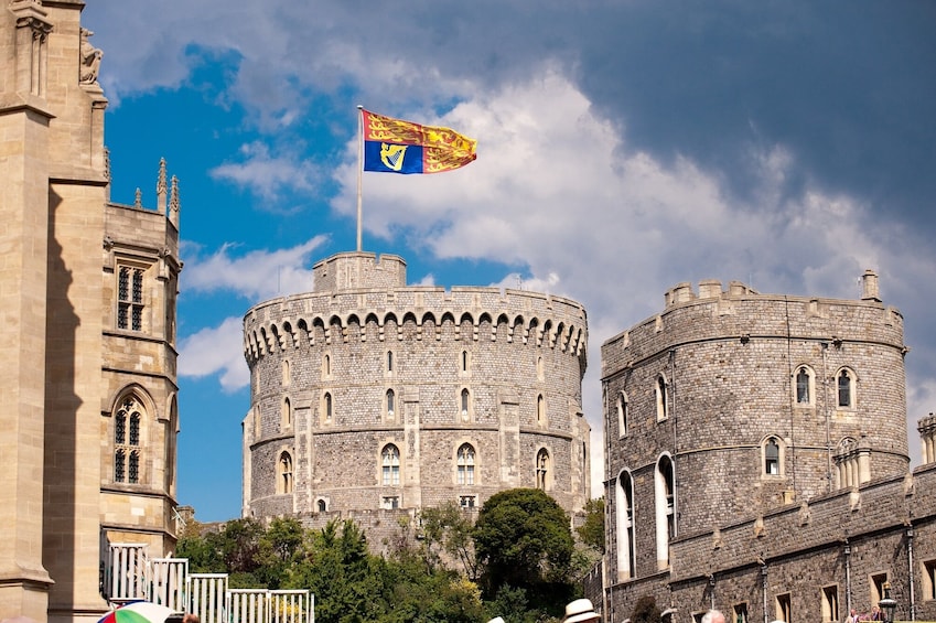 Stonehenge & Windsor Full-Day Tour with Expert Guide