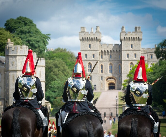 Stonehenge & Windsor Full-Day Tour with Expert Guide