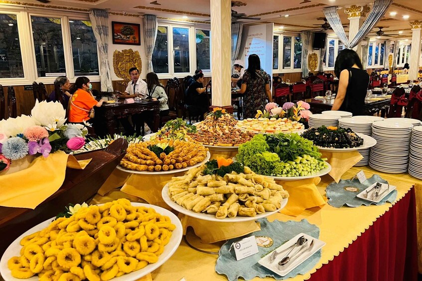 Picture 4 for Activity Ho Chi Minh City: Saigon River Dinner Cruise with Live Music