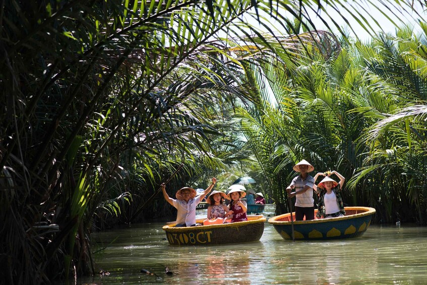 Picture 2 for Activity Basket Boat Experience