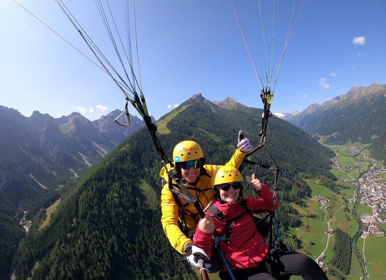 Picture 7 for Activity Neustift im Stubaital: Panoramic Tandem Paragliding Flight