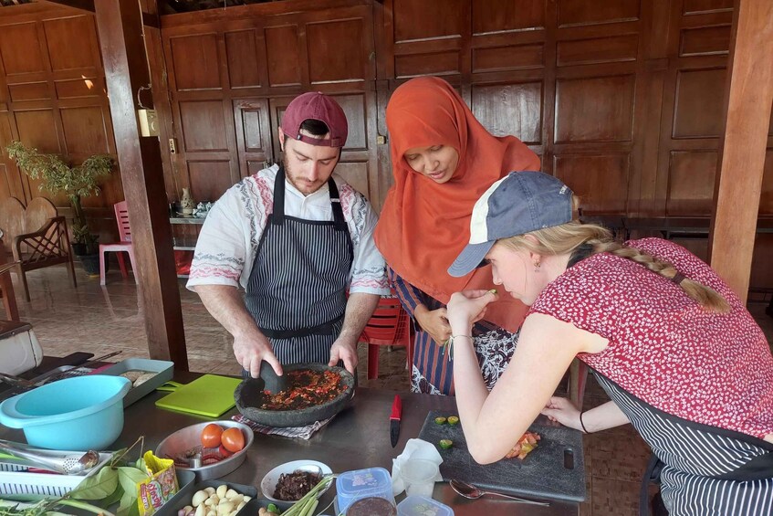 Picture 8 for Activity Yogyakarta: Javanese Cooking Class & Market Tour