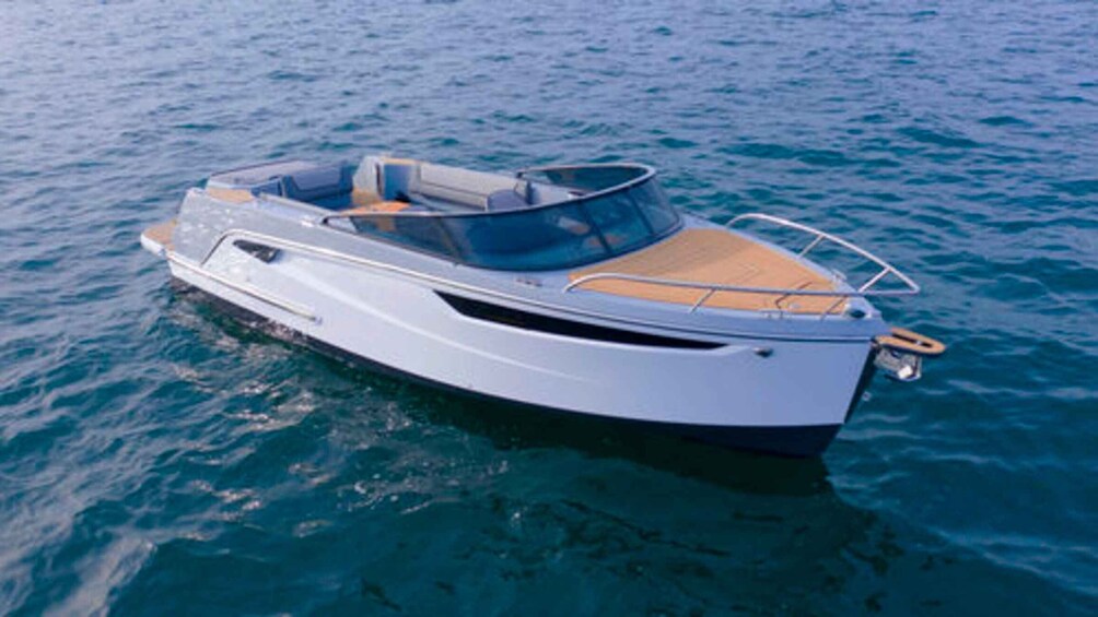Picture 3 for Activity Luxury Sunset on Lake Como: 1 Hour Experience with View