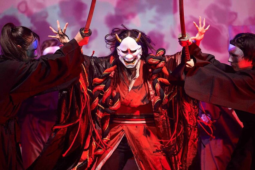 Picture 2 for Activity Tokyo: Legendary Female Samurai Show with Drink