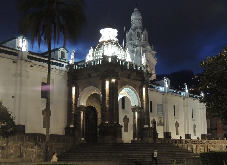 Picture 11 for Activity Quito: City Sightseeing Guided Night Walking Tour