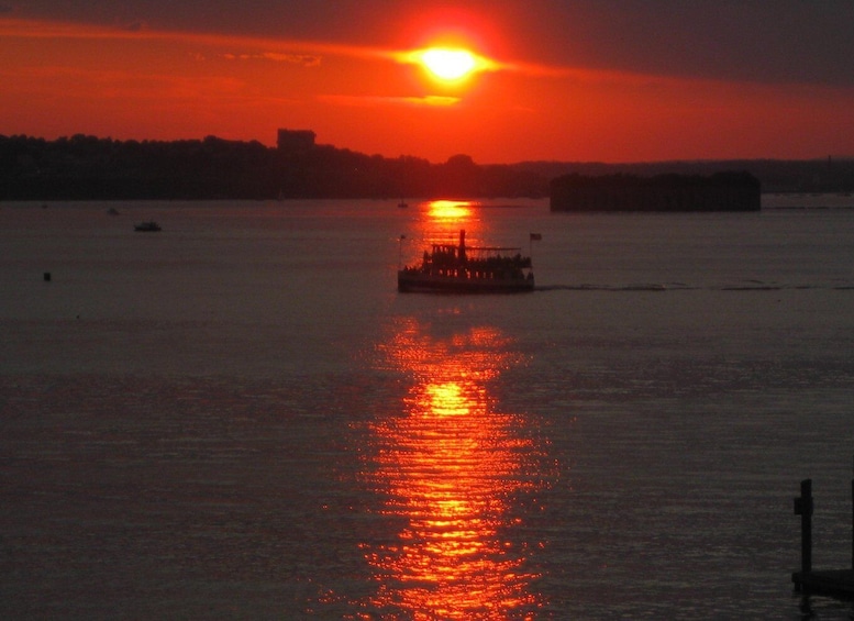 Portland: Casco Bay Sunset and Lighthouse Cruise