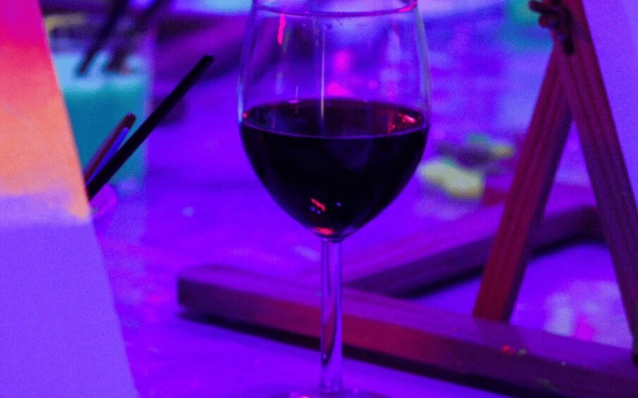Picture 2 for Activity Valencia: Fluorescent painting workshop and wine