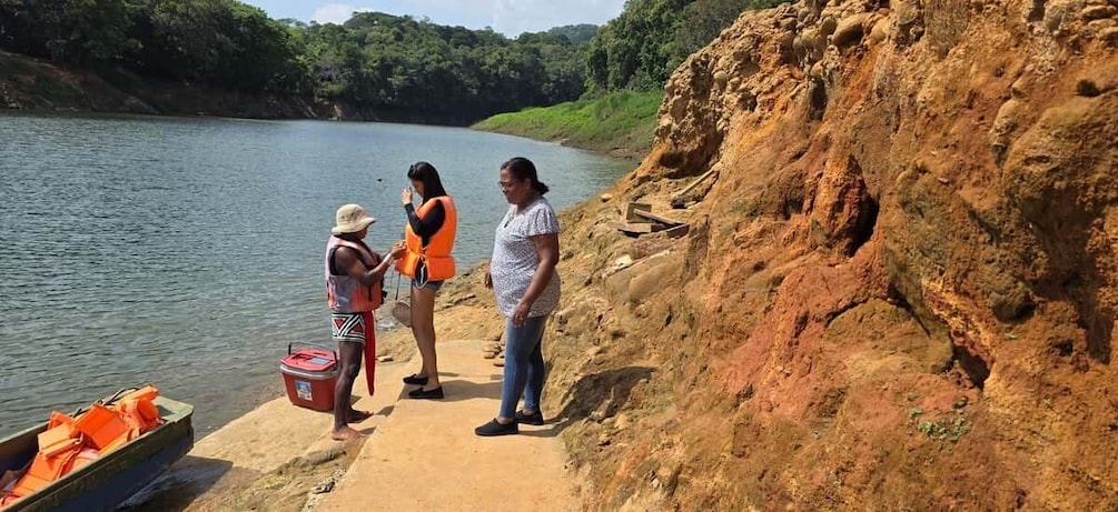 Picture 12 for Activity Panama: Embera Tour with Lunch & fruits (no hiking)