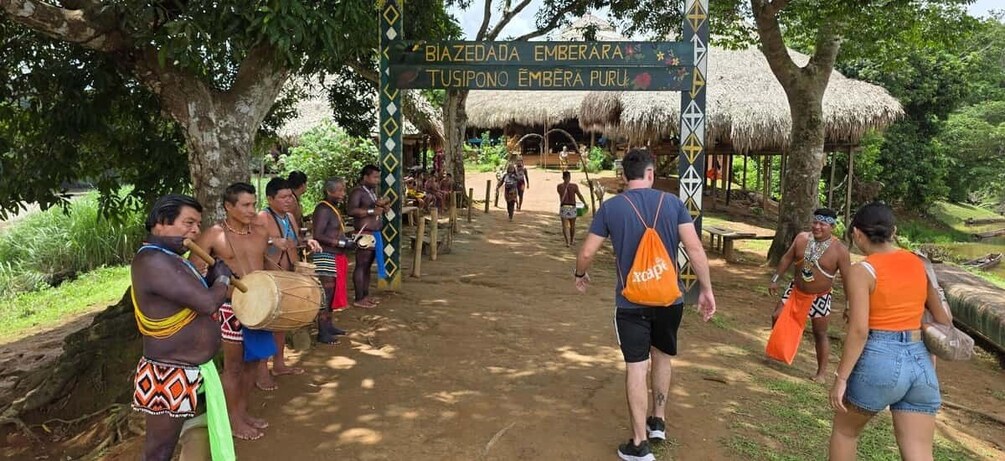 Picture 9 for Activity Panama: Embera Tour with Lunch & fruits (no hiking)